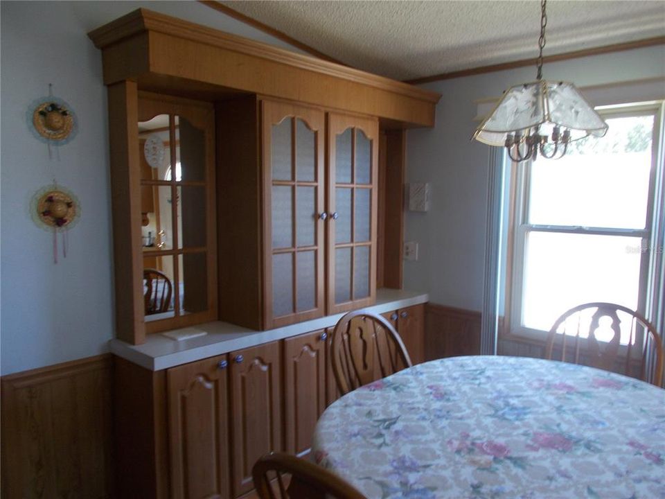 合同活跃: $129,900 (2 贝兹, 2 浴室, 1106 平方英尺)