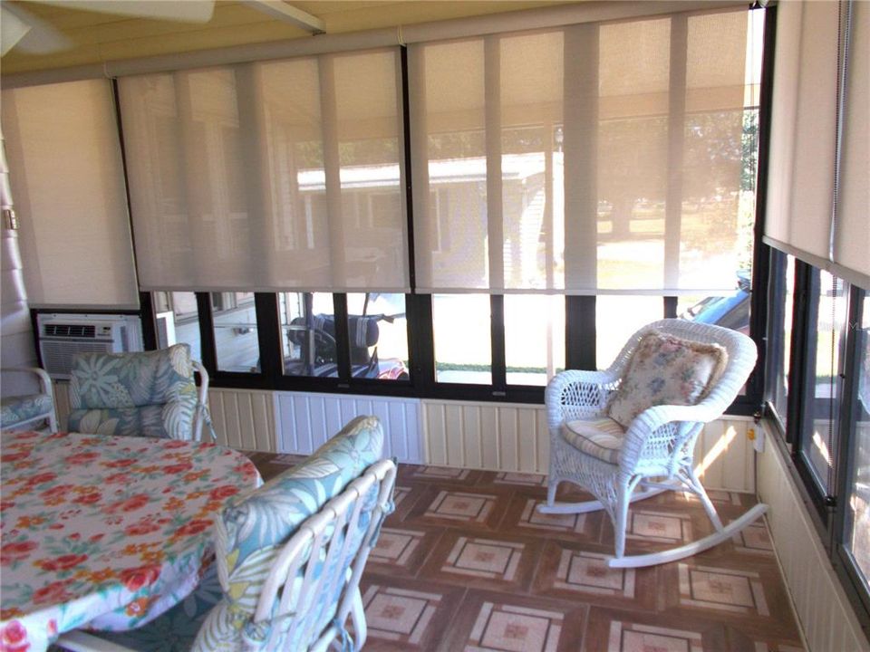 合同活跃: $129,900 (2 贝兹, 2 浴室, 1106 平方英尺)