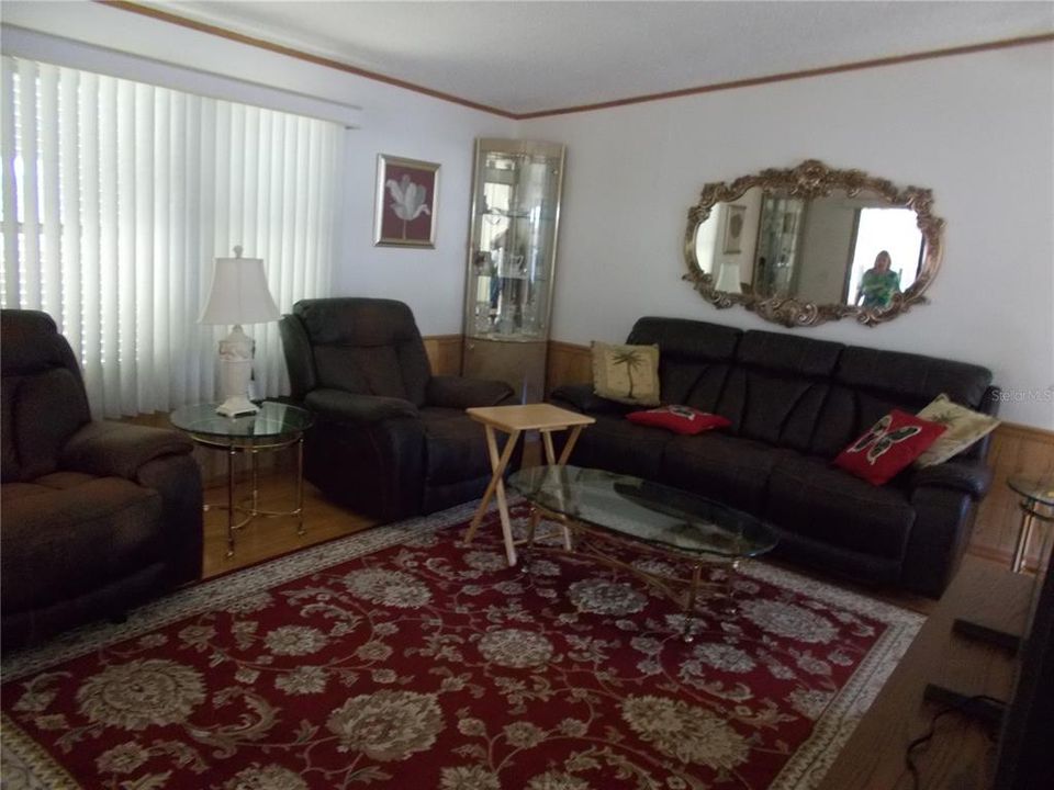 合同活跃: $129,900 (2 贝兹, 2 浴室, 1106 平方英尺)