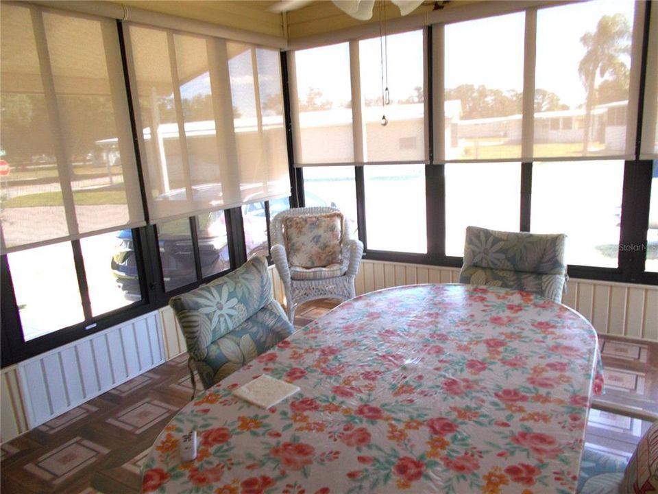 合同活跃: $129,900 (2 贝兹, 2 浴室, 1106 平方英尺)