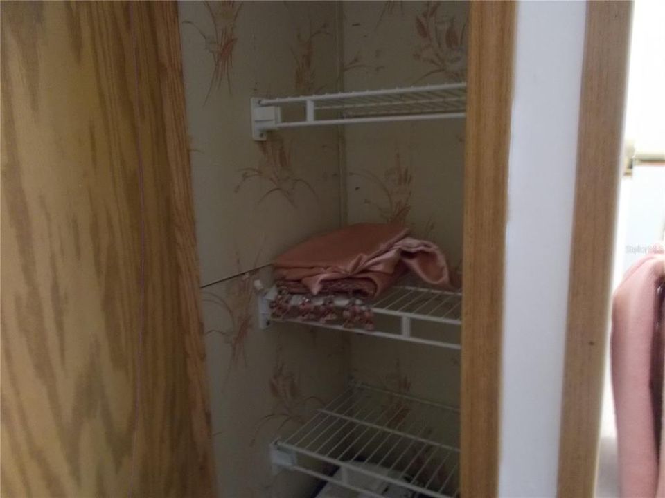 合同活跃: $129,900 (2 贝兹, 2 浴室, 1106 平方英尺)