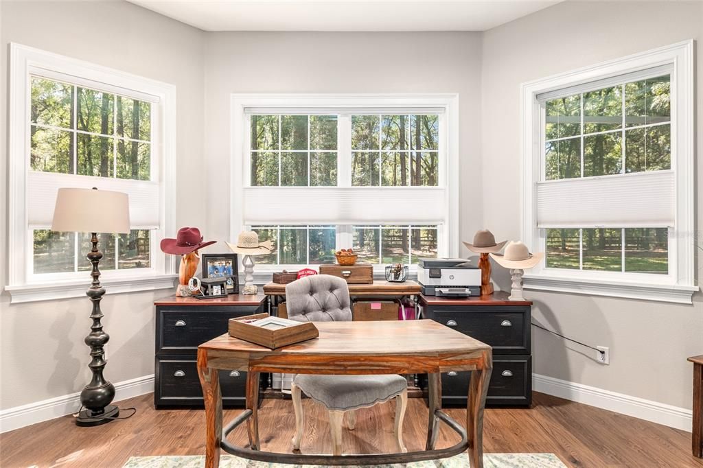 En Venta: $585,000 (2 camas, 2 baños, 2527 Pies cuadrados)