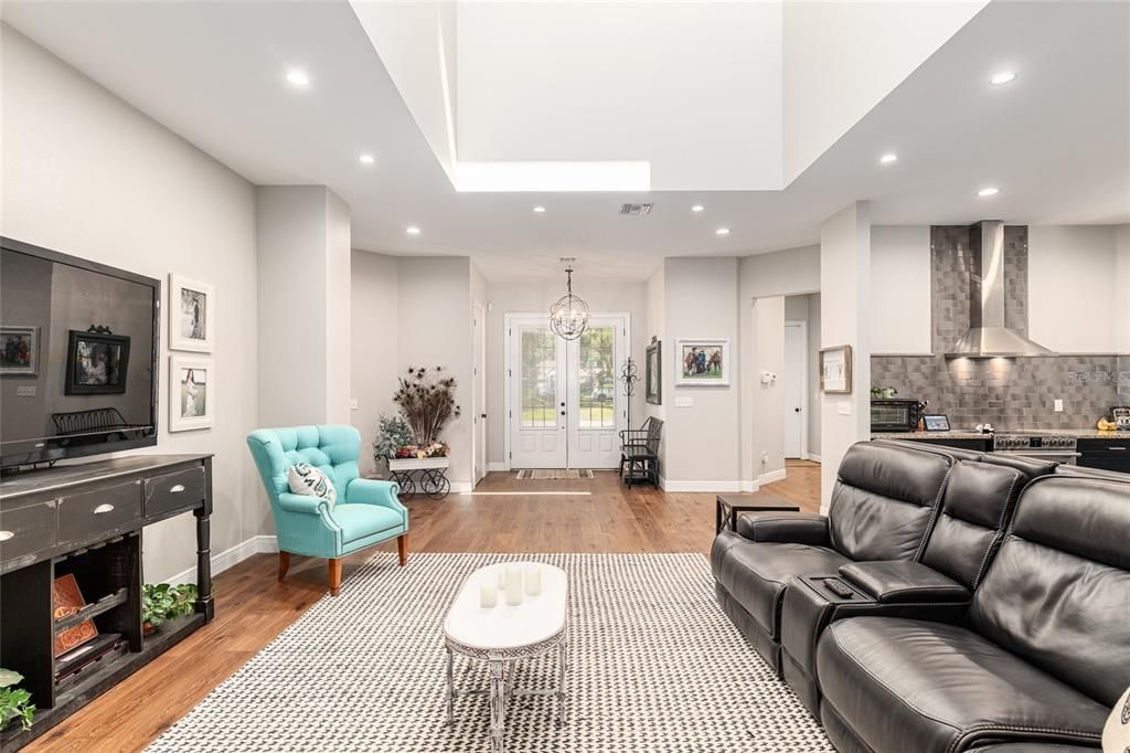 En Venta: $585,000 (2 camas, 2 baños, 2527 Pies cuadrados)