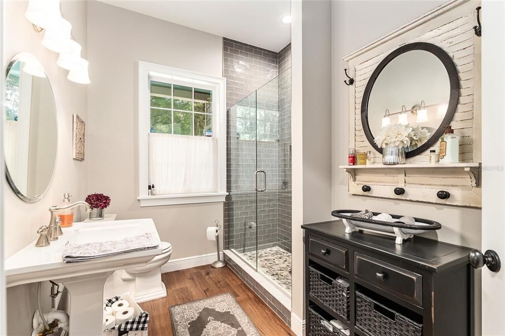 En Venta: $585,000 (2 camas, 2 baños, 2527 Pies cuadrados)