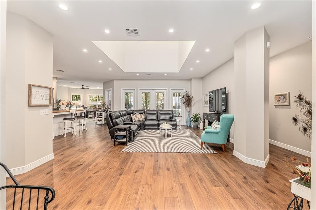 En Venta: $585,000 (2 camas, 2 baños, 2527 Pies cuadrados)