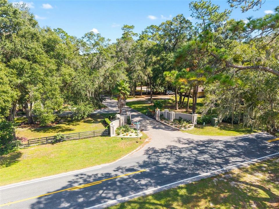 En Venta: $585,000 (2 camas, 2 baños, 2527 Pies cuadrados)