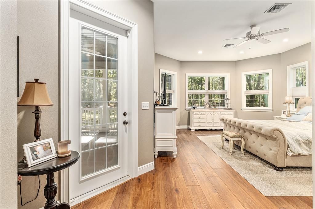 En Venta: $585,000 (2 camas, 2 baños, 2527 Pies cuadrados)