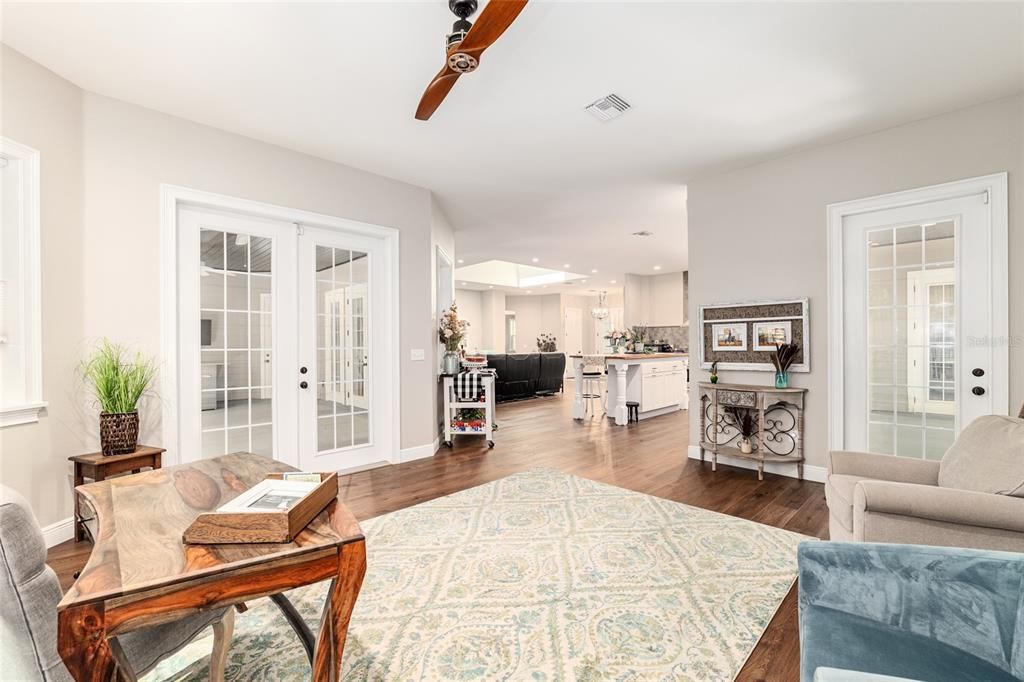 En Venta: $585,000 (2 camas, 2 baños, 2527 Pies cuadrados)