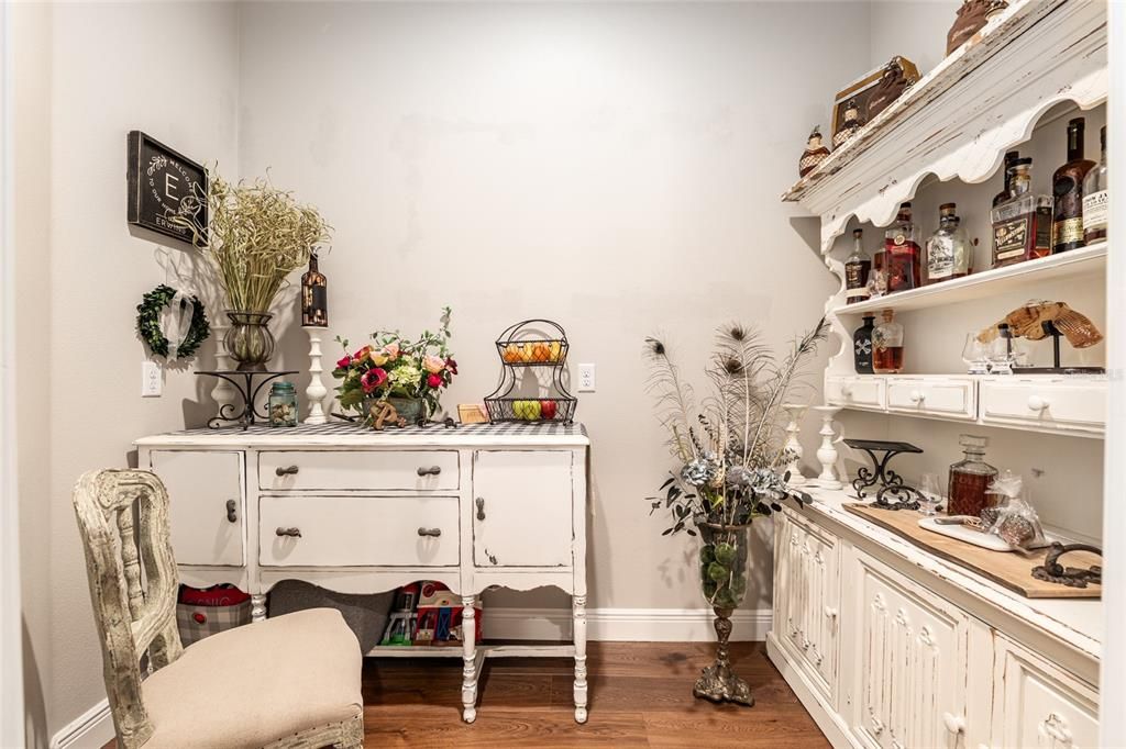 En Venta: $585,000 (2 camas, 2 baños, 2527 Pies cuadrados)