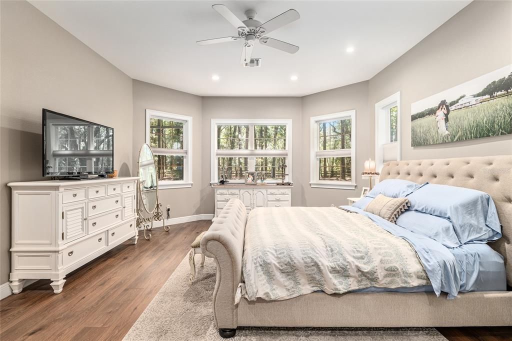 En Venta: $585,000 (2 camas, 2 baños, 2527 Pies cuadrados)