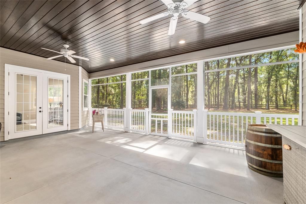 En Venta: $585,000 (2 camas, 2 baños, 2527 Pies cuadrados)