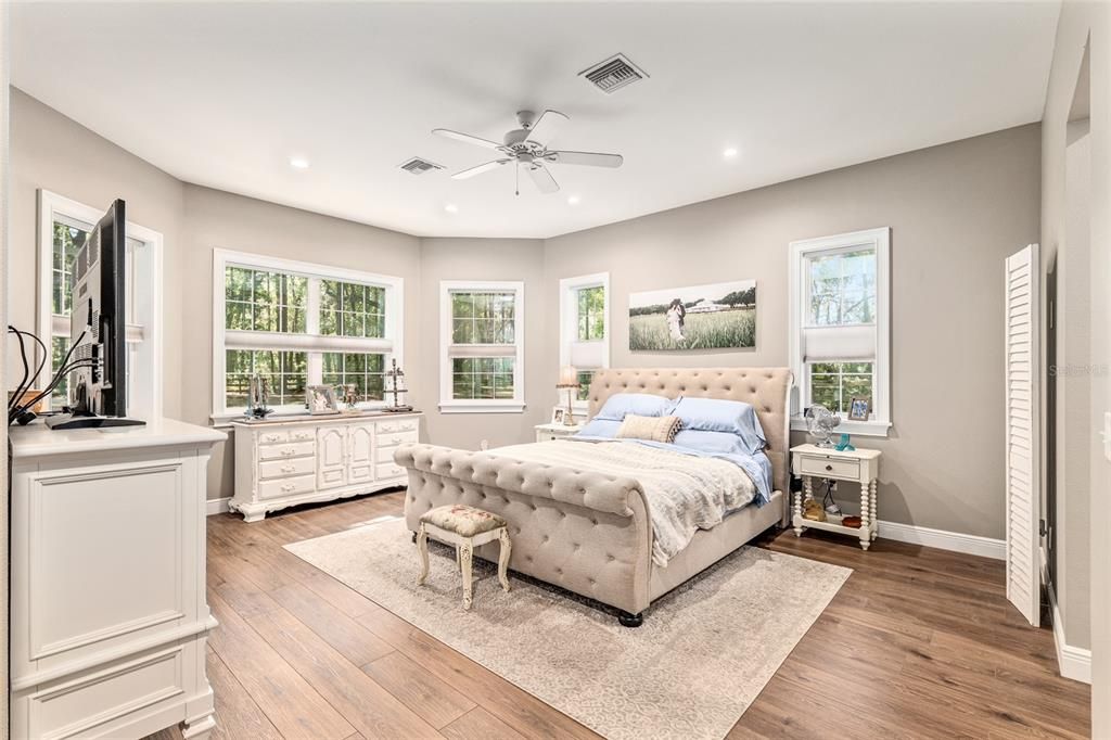 En Venta: $585,000 (2 camas, 2 baños, 2527 Pies cuadrados)