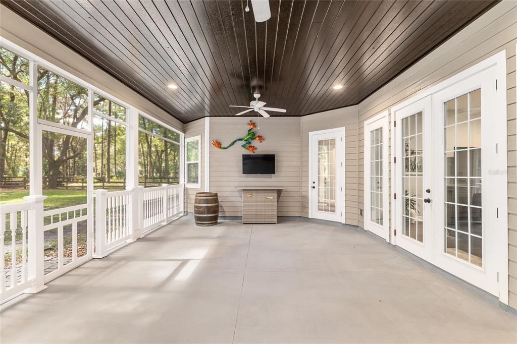 En Venta: $585,000 (2 camas, 2 baños, 2527 Pies cuadrados)