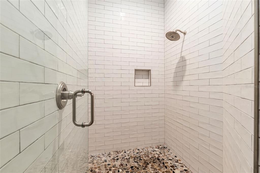 En Venta: $585,000 (2 camas, 2 baños, 2527 Pies cuadrados)