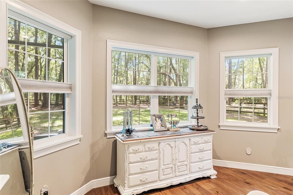 En Venta: $585,000 (2 camas, 2 baños, 2527 Pies cuadrados)