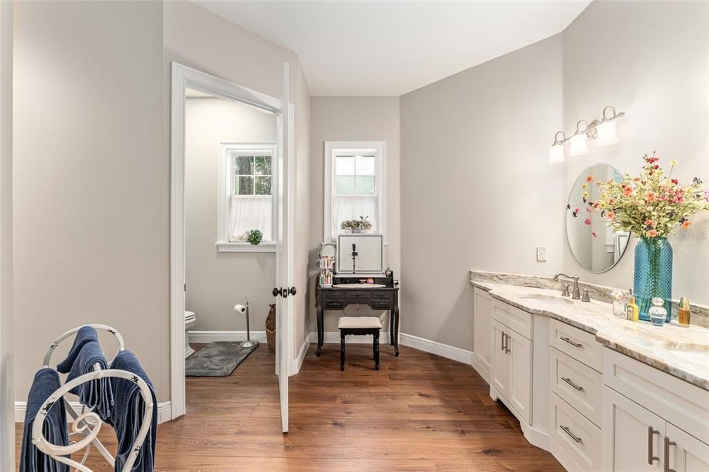 En Venta: $585,000 (2 camas, 2 baños, 2527 Pies cuadrados)