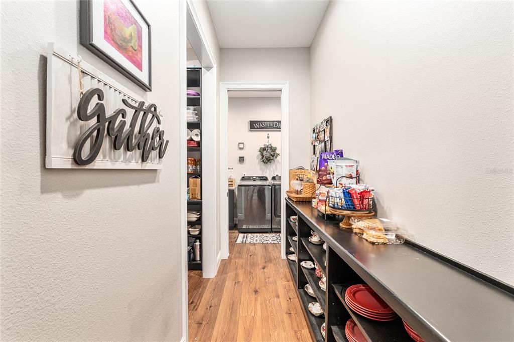 En Venta: $585,000 (2 camas, 2 baños, 2527 Pies cuadrados)