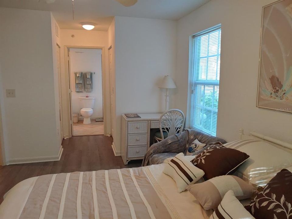 待售: $176,000 (2 贝兹, 1 浴室, 873 平方英尺)