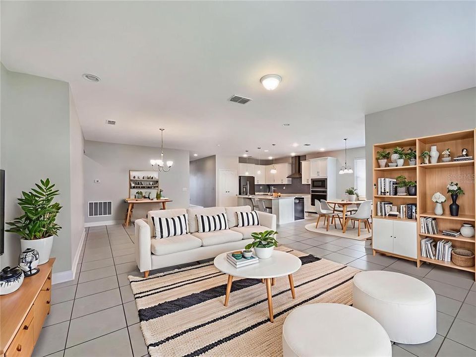 Под контрактом: $520,000 (4 спален, 3 ванн, 2516 Квадратных фут)