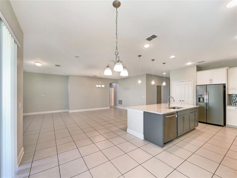 Под контрактом: $520,000 (4 спален, 3 ванн, 2516 Квадратных фут)