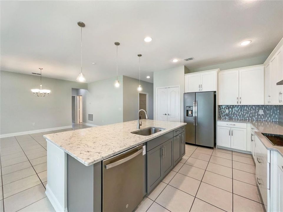 Под контрактом: $520,000 (4 спален, 3 ванн, 2516 Квадратных фут)