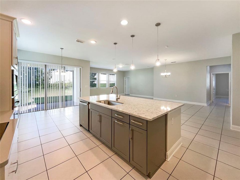 Под контрактом: $520,000 (4 спален, 3 ванн, 2516 Квадратных фут)