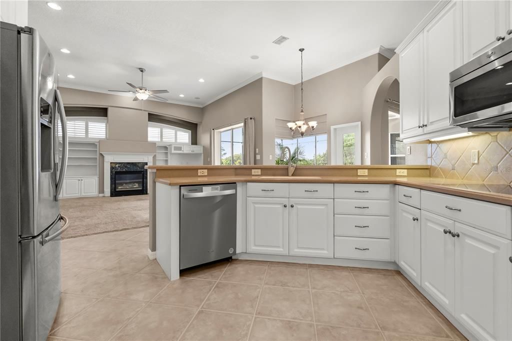 Active With Contract: $949,000 (4 beds, 3 baths, 3563 Square Feet)