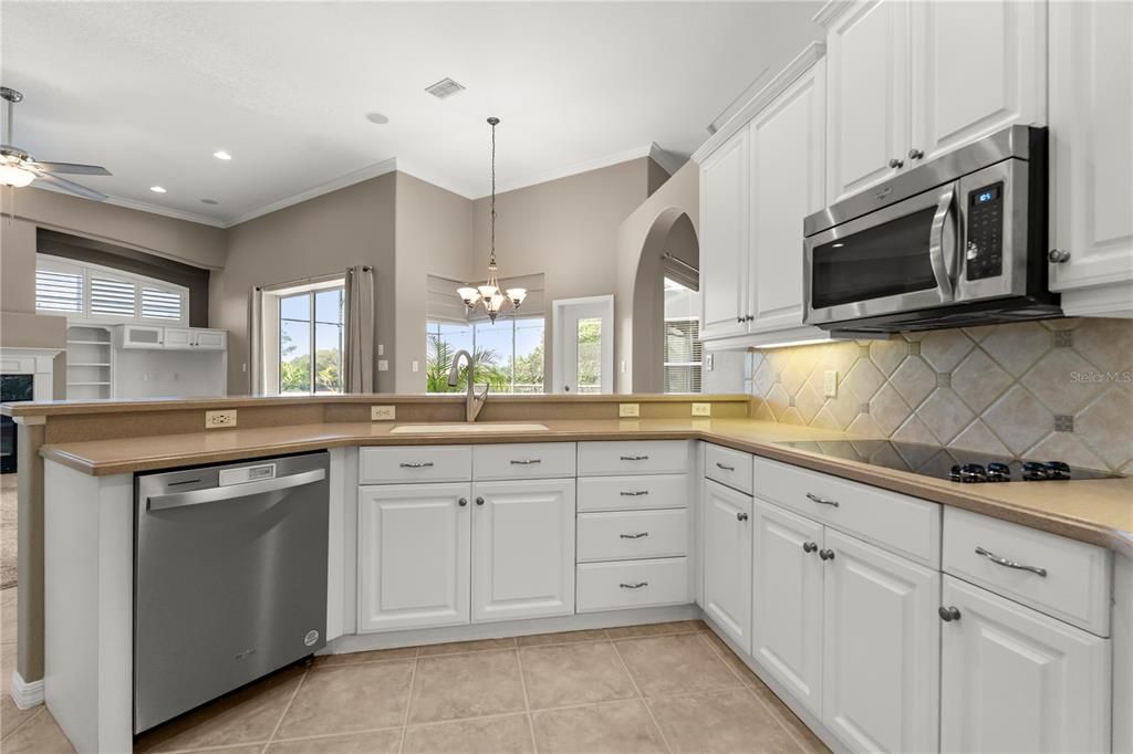 Active With Contract: $949,000 (4 beds, 3 baths, 3563 Square Feet)