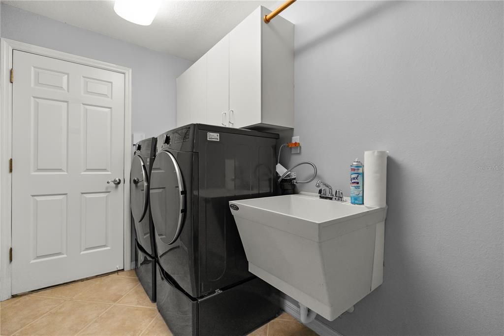 Active With Contract: $949,000 (4 beds, 3 baths, 3563 Square Feet)