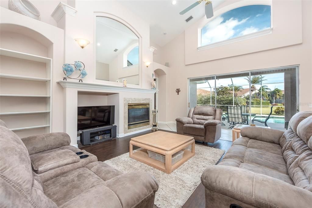 En Venta: $1,199,000 (5 camas, 3 baños, 3354 Pies cuadrados)