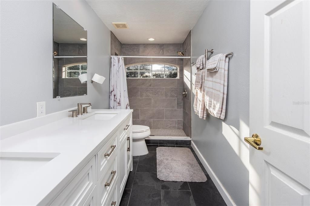 En Venta: $1,199,000 (5 camas, 3 baños, 3354 Pies cuadrados)