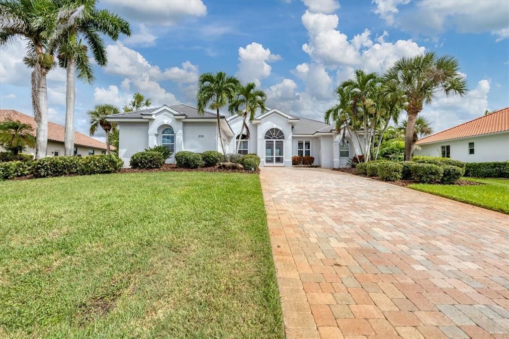 Active With Contract: $1,100,000 (3 beds, 2 baths, 2684 Square Feet)