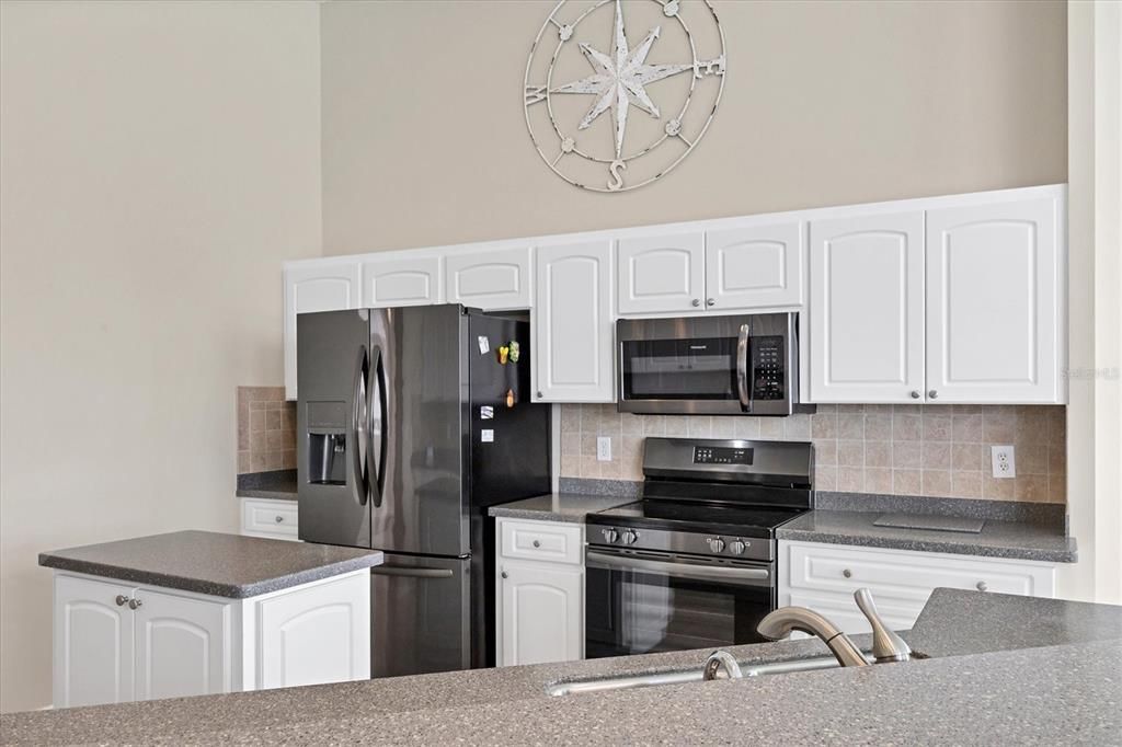 Active With Contract: $1,100,000 (3 beds, 2 baths, 2684 Square Feet)