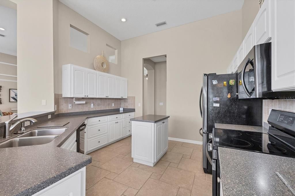 Active With Contract: $1,100,000 (3 beds, 2 baths, 2684 Square Feet)