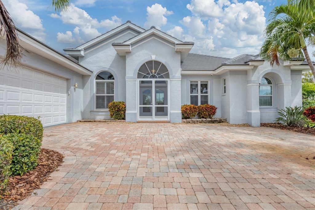 Active With Contract: $1,100,000 (3 beds, 2 baths, 2684 Square Feet)