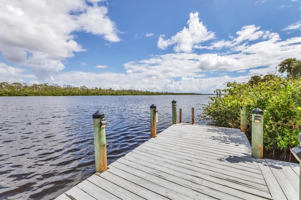 Active With Contract: $1,100,000 (3 beds, 2 baths, 2684 Square Feet)