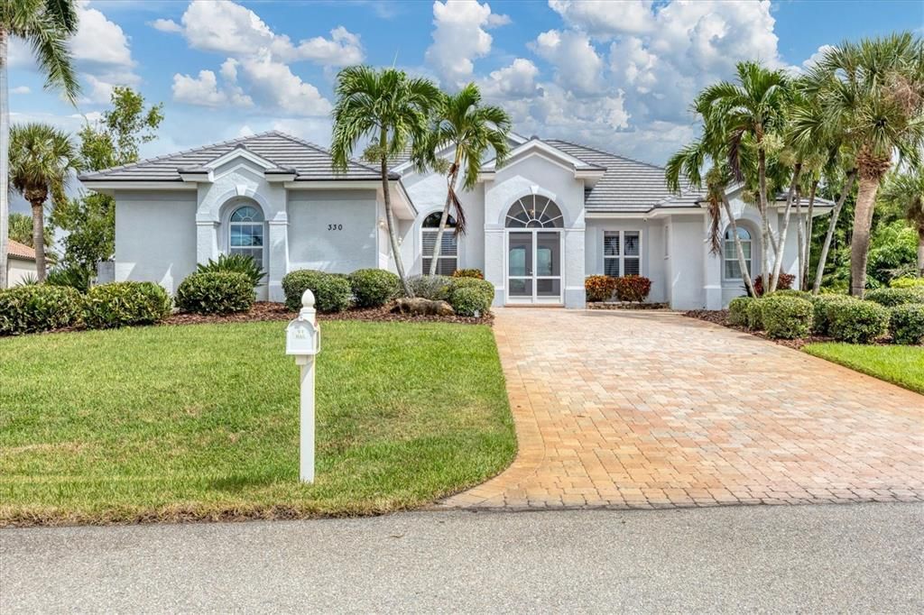 Active With Contract: $1,100,000 (3 beds, 2 baths, 2684 Square Feet)