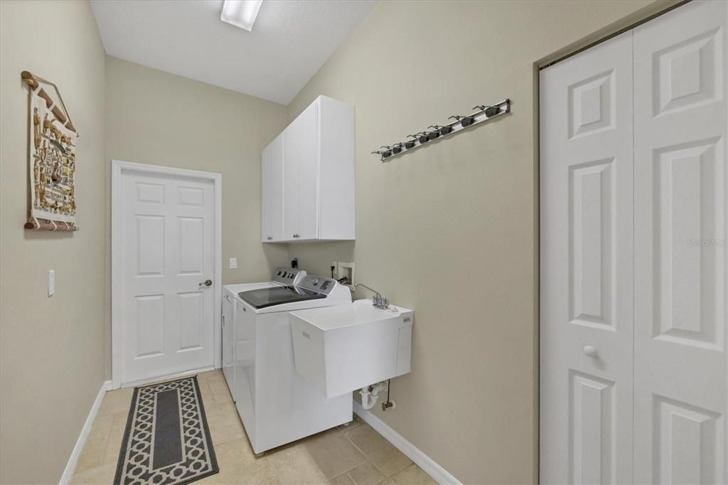 Active With Contract: $1,100,000 (3 beds, 2 baths, 2684 Square Feet)