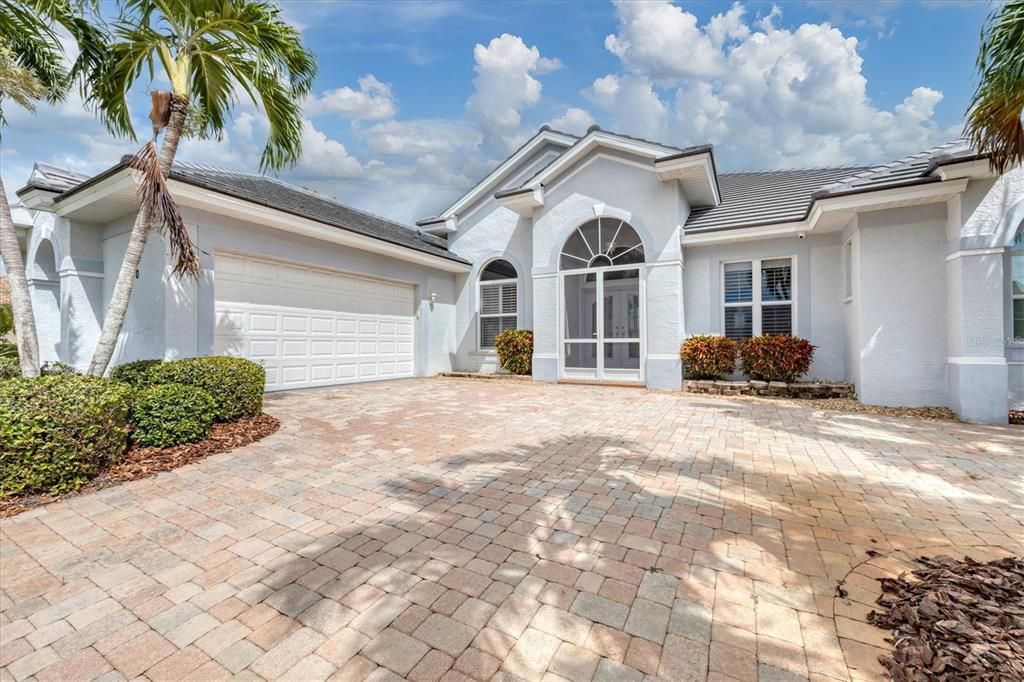 Active With Contract: $1,100,000 (3 beds, 2 baths, 2684 Square Feet)