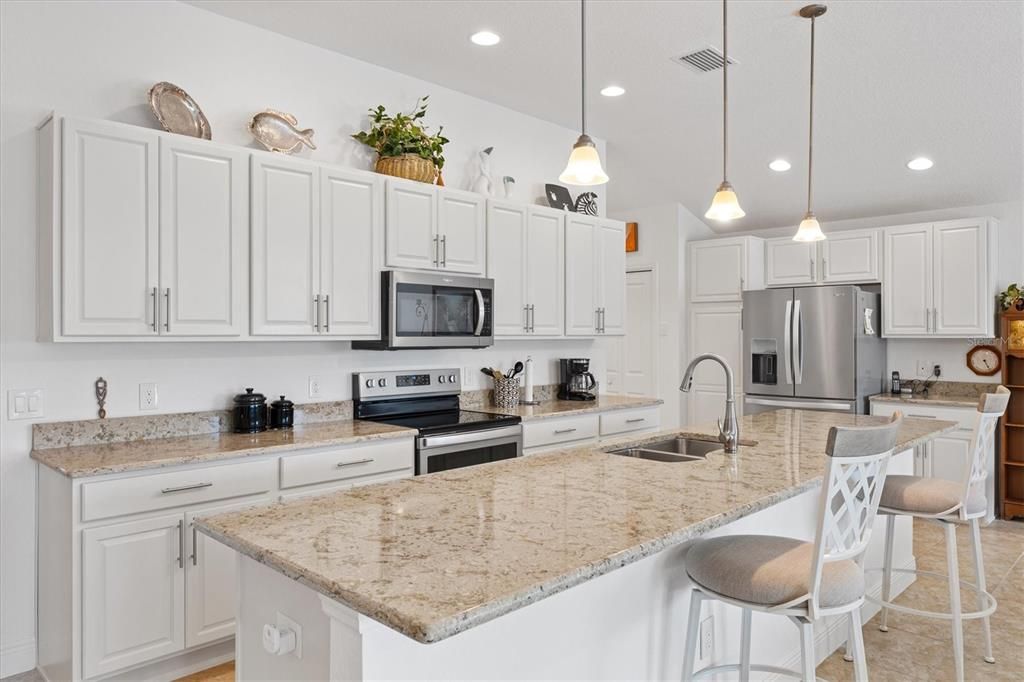 Active With Contract: $325,000 (2 beds, 2 baths, 1846 Square Feet)