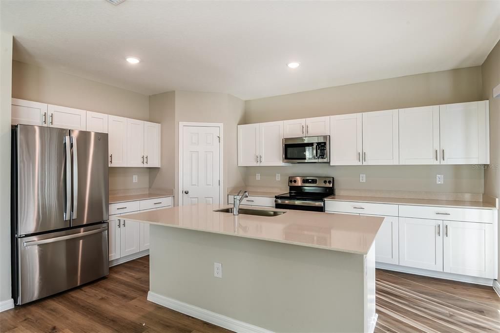 Active With Contract: $375,345 (5 beds, 3 baths, 2470 Square Feet)