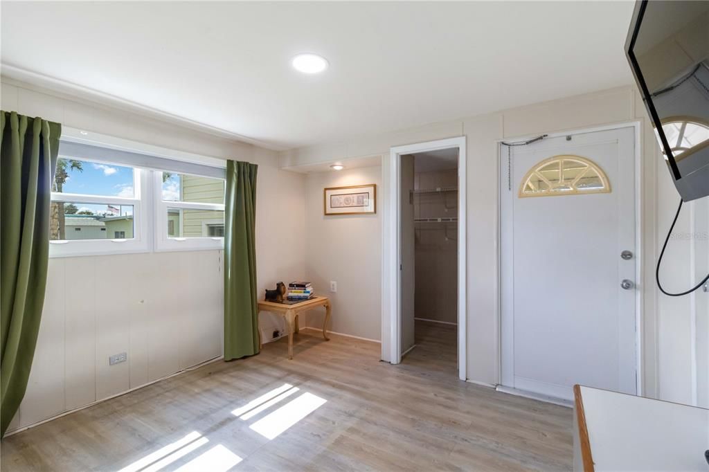 For Sale: $139,900 (2 beds, 2 baths, 1032 Square Feet)