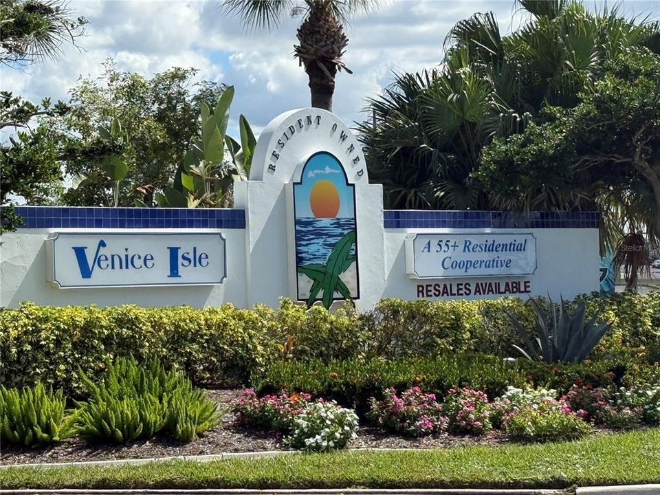 For Sale: $139,900 (2 beds, 2 baths, 1032 Square Feet)