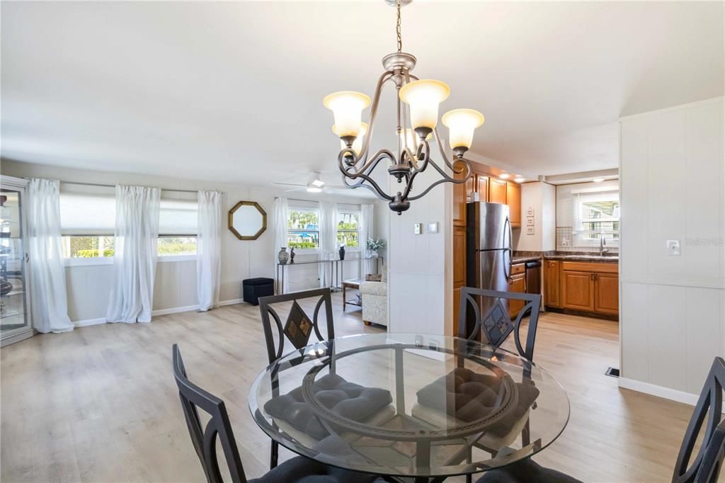 For Sale: $139,900 (2 beds, 2 baths, 1032 Square Feet)