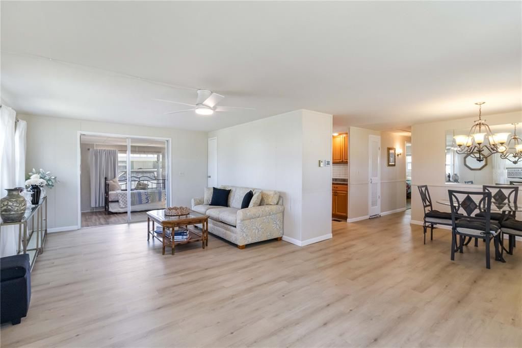 For Sale: $139,900 (2 beds, 2 baths, 1032 Square Feet)