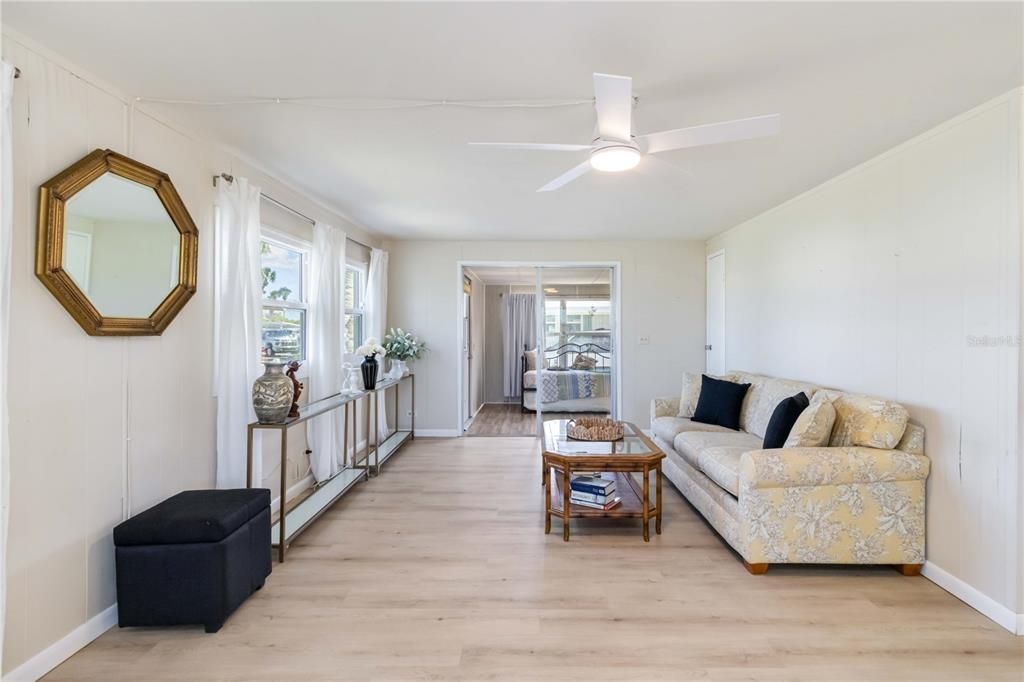 For Sale: $139,900 (2 beds, 2 baths, 1032 Square Feet)