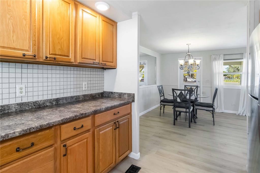 For Sale: $139,900 (2 beds, 2 baths, 1032 Square Feet)