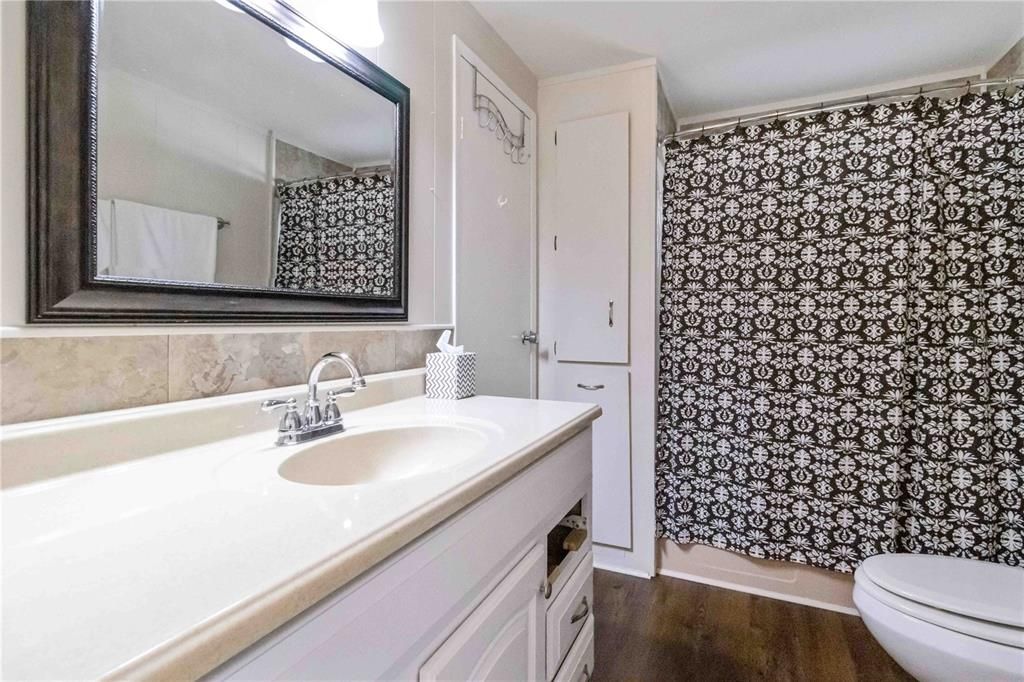 For Sale: $139,900 (2 beds, 2 baths, 1032 Square Feet)