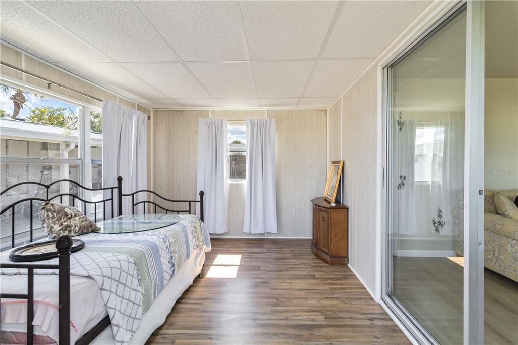 For Sale: $139,900 (2 beds, 2 baths, 1032 Square Feet)