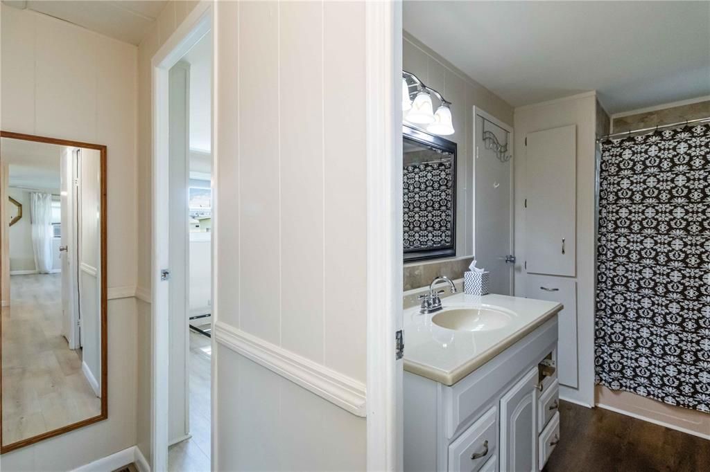 For Sale: $139,900 (2 beds, 2 baths, 1032 Square Feet)